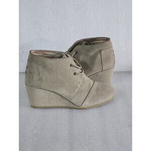 TOMS Women's Wedge Bootie Taupe Gray Boots Shoes Suede Cottage Fairy size W9 W 9